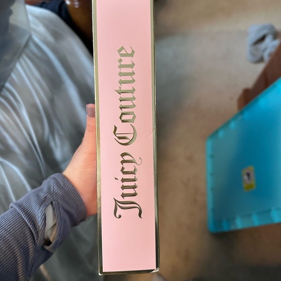 Juicy Couture - Picture 4 of 5